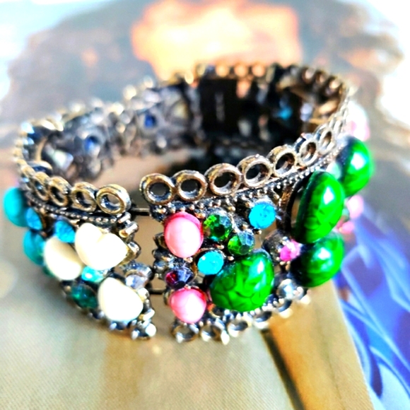 Y2K Multicolor Hearts Bracelet - Picture 2 of 11